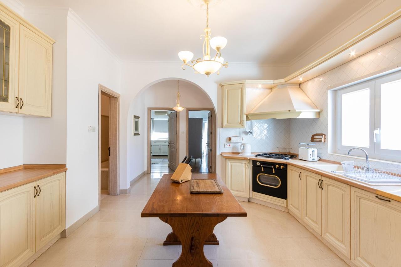 70/2- Spacious & Charming 3 Bedroom Apt In Sliema Luaran gambar