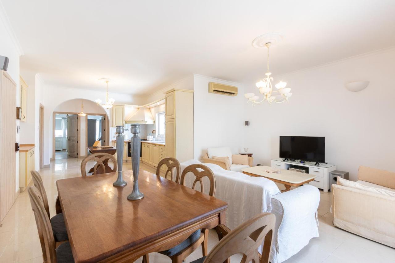 70/2- Spacious & Charming 3 Bedroom Apt In Sliema Luaran gambar