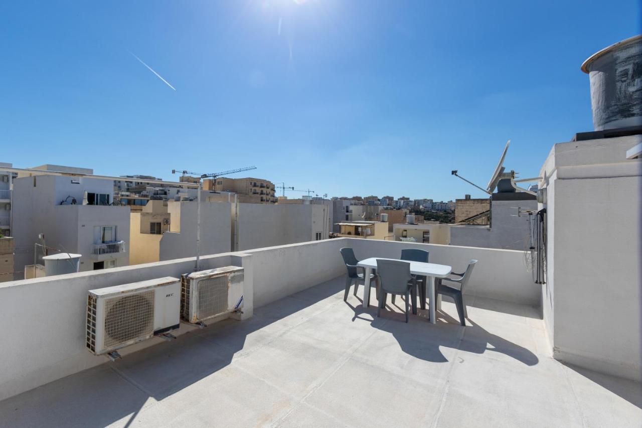 70/2- Spacious & Charming 3 Bedroom Apt In Sliema Luaran gambar