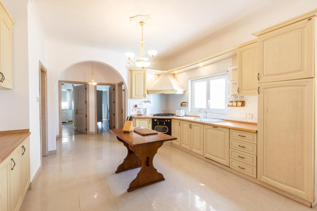 70/2- Spacious & Charming 3 Bedroom Apt In Sliema Luaran gambar