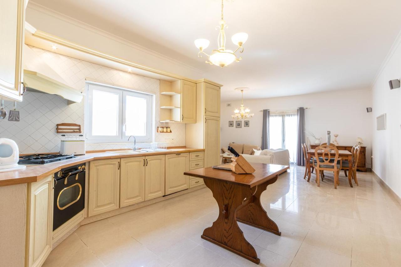 70/2- Spacious & Charming 3 Bedroom Apt In Sliema Luaran gambar