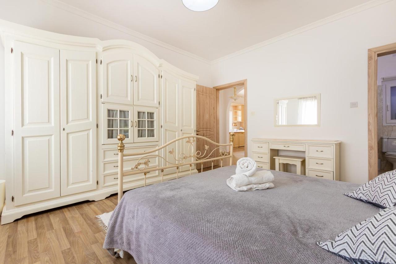 70/2- Spacious & Charming 3 Bedroom Apt In Sliema Luaran gambar